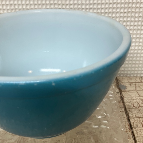 Pyrex Mixing Bowl - Picture 3 of 7